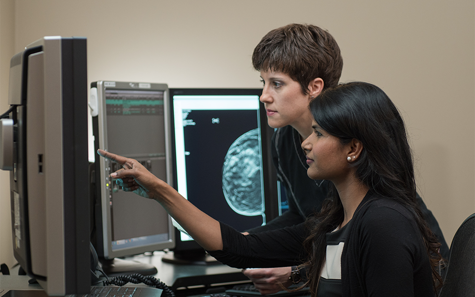 Two members of Dell Med's radiology residency working at a computer.